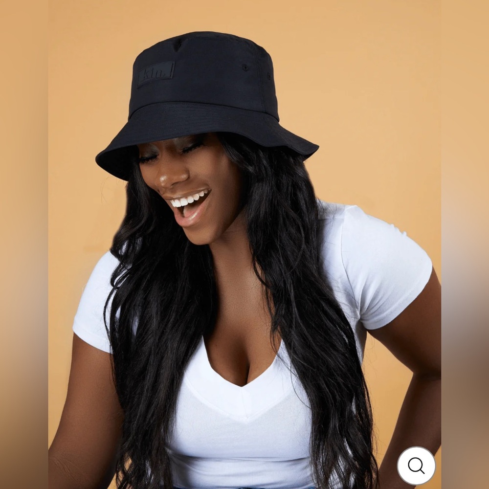 Kin. black satin lined bucket hat